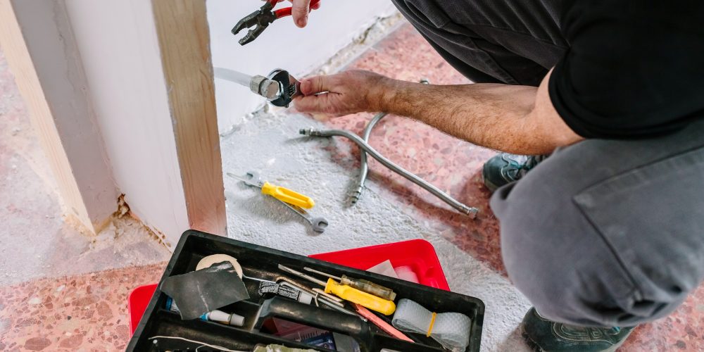 plumber-doing-heating-installation-on-a-constructi-A5YGG6P